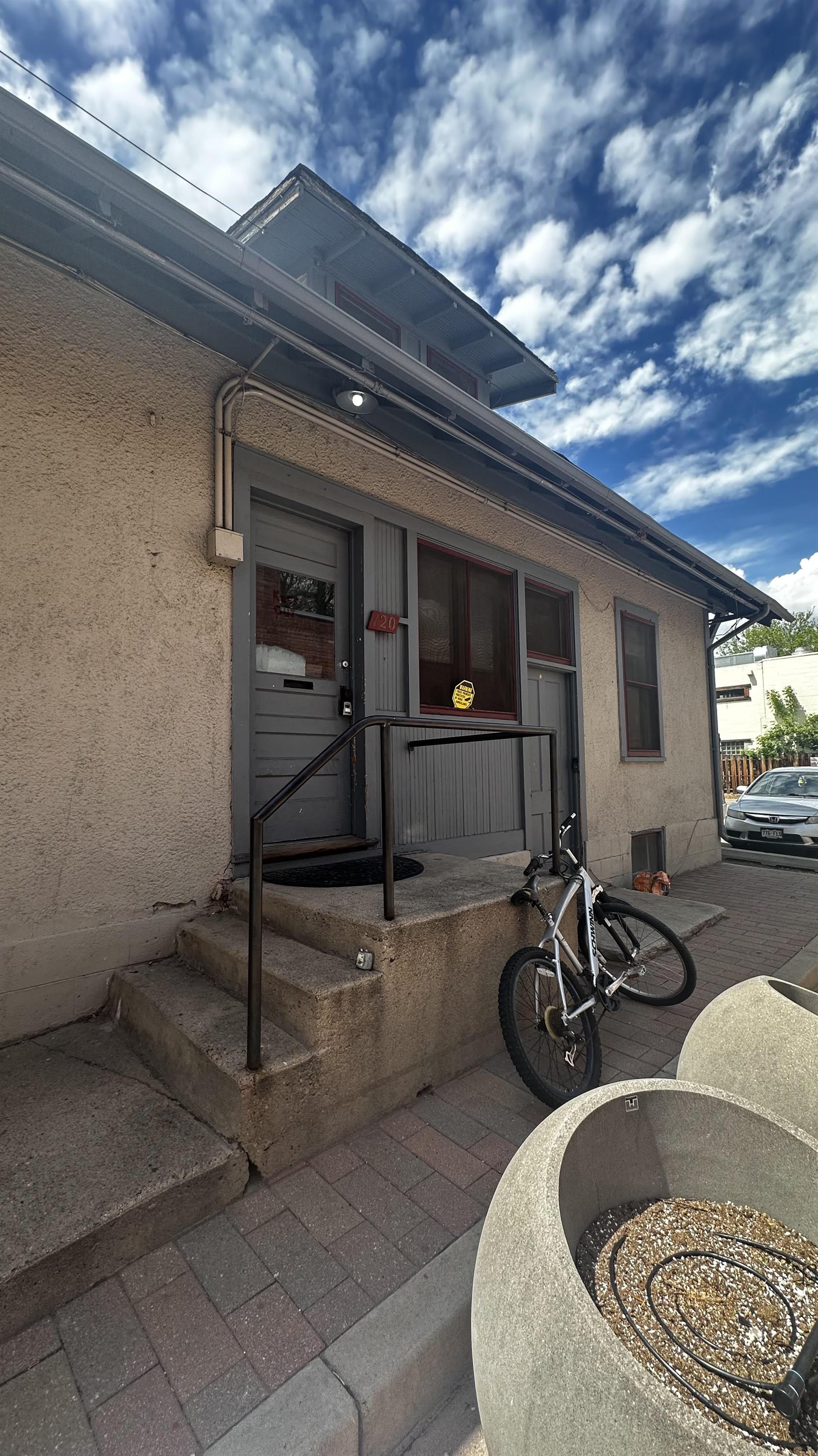 120 W laurel St